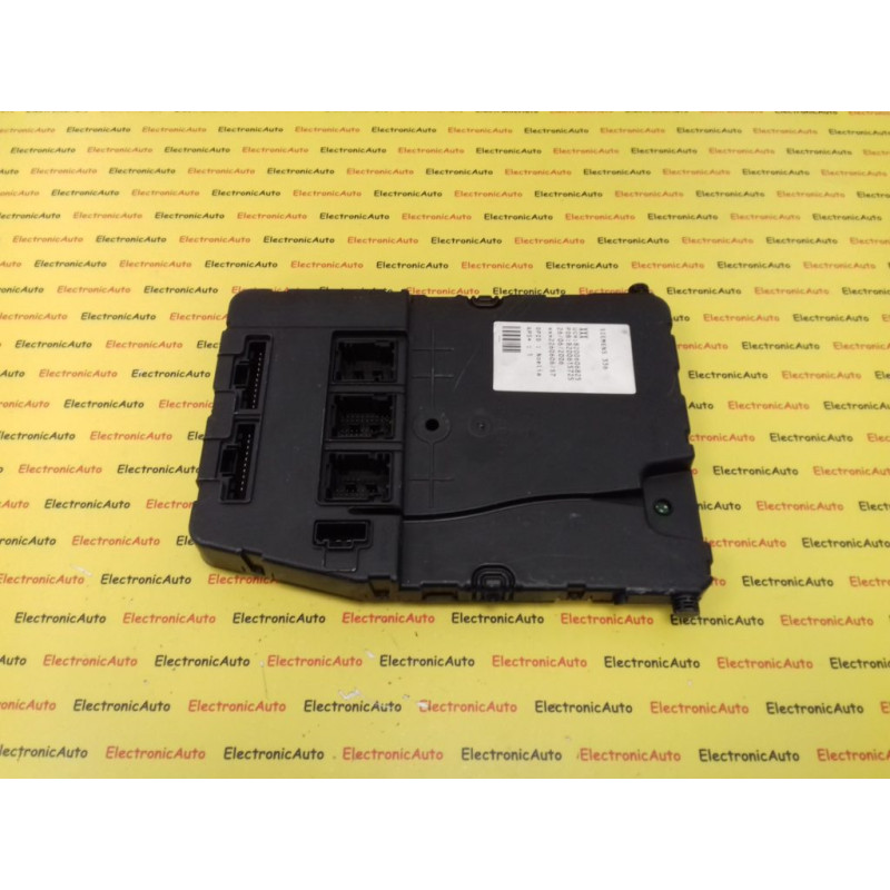 UCH Renault Clio 3, 8200606825